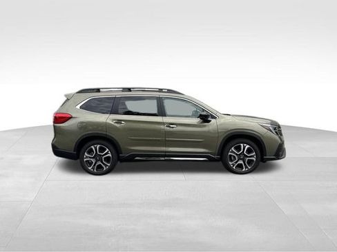 Used 2025 Subaru Ascent Touring AWD/4WD image 2