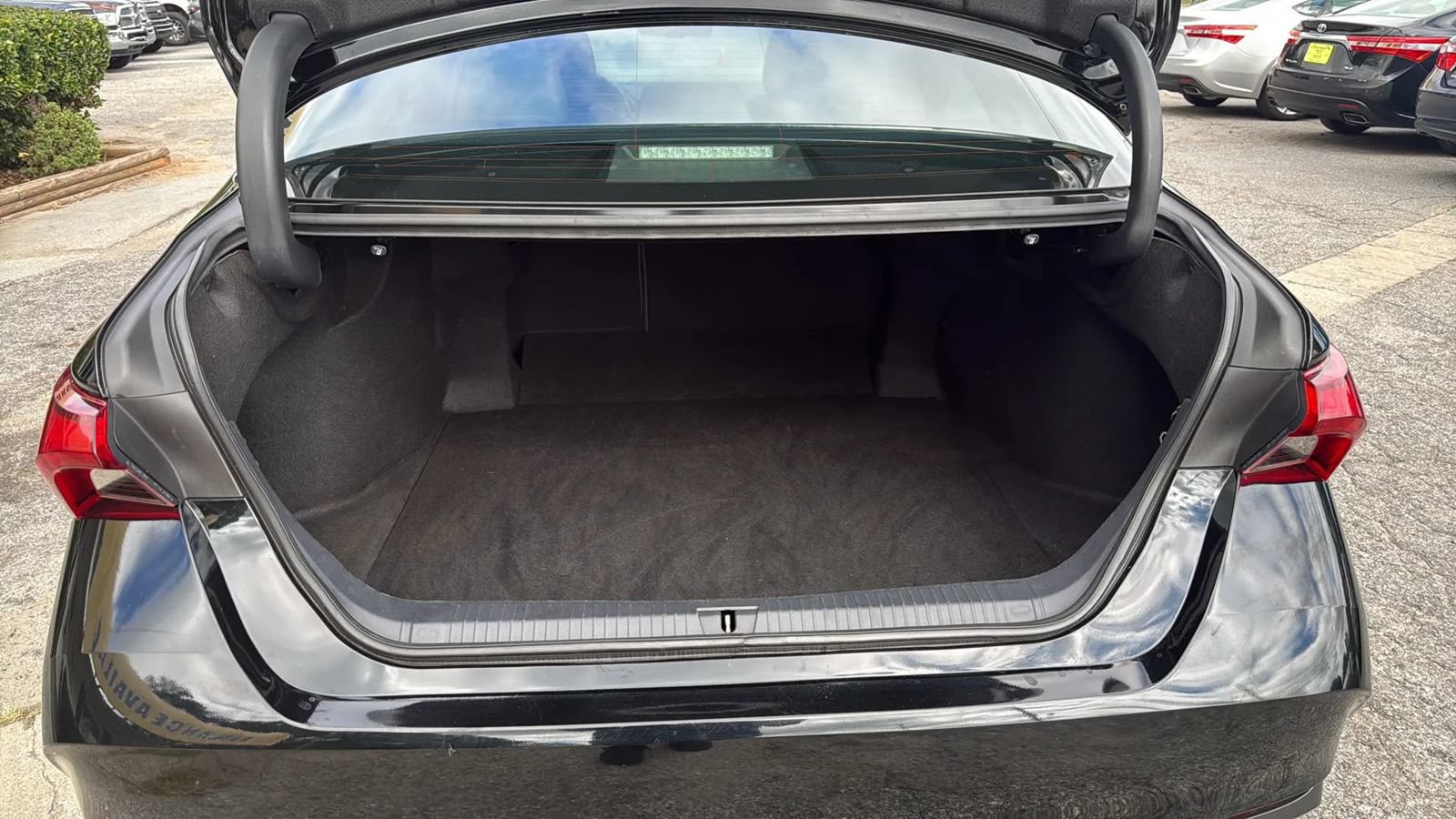 Used 2019 Toyota Avalon XLE w/ Moonroof Package FWD image 18