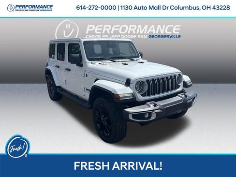 Used 2025 Jeep Wrangler Unlimited Sahara image 1