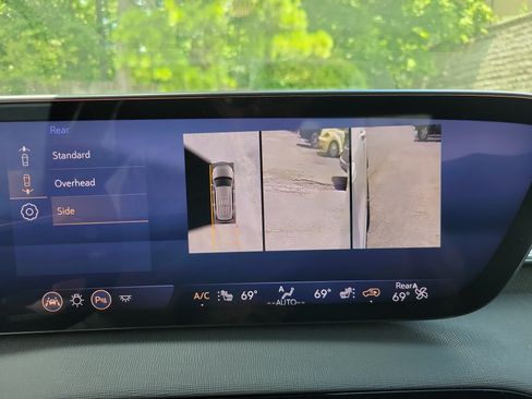 Used 2025 Buick Enclave Preferred FWD image 21