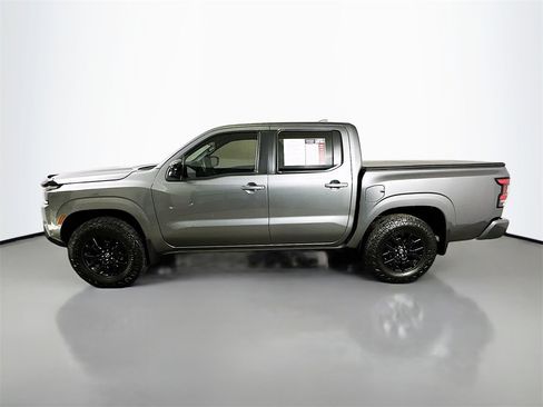 Used 2023 Nissan Frontier SV w/ Midnight Edition Package image 5