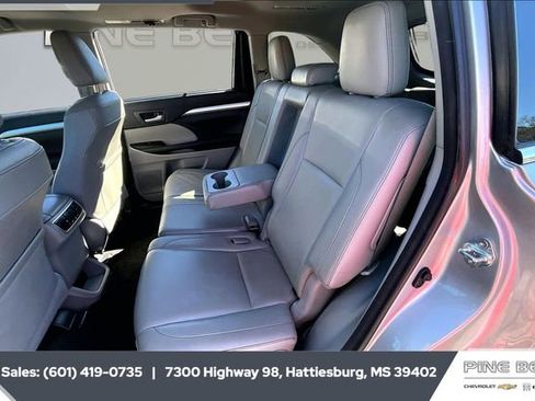 Used 2018 Toyota Highlander XLE image 19