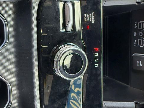 Used 2025 Jeep Grand Cherokee Limited image 24