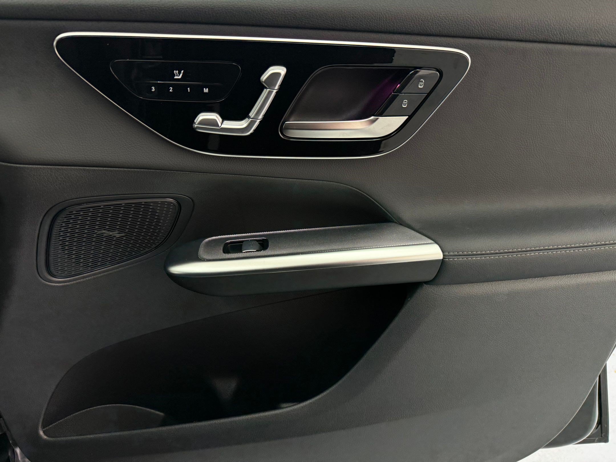 Certified 2025 Mercedes-Benz GLC 350e 4MATIC image 28