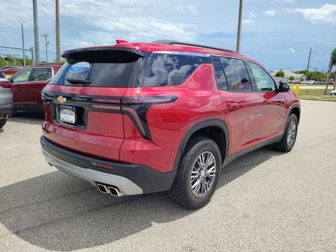Certified 2025 Chevrolet Traverse LT w/ Driver Confidence Package FWD image 4