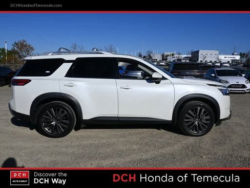 Used 2022 Nissan Pathfinder SL w/ SL Premium Package image 5