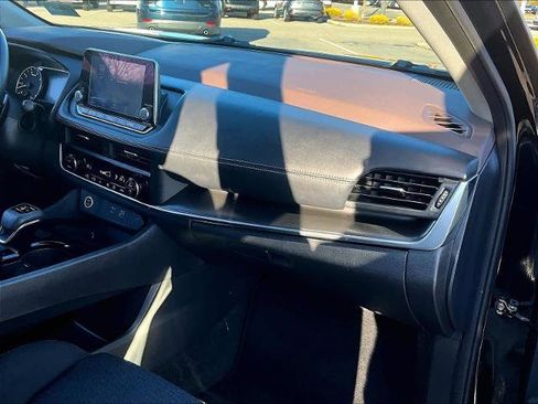 Certified 2023 Nissan Rogue SV image 13