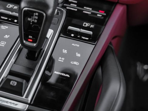 Used 2019 Porsche Cayenne image 24