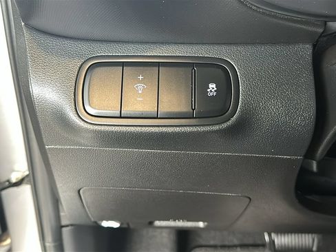 Used 2024 Hyundai Venue SEL FWD image 21