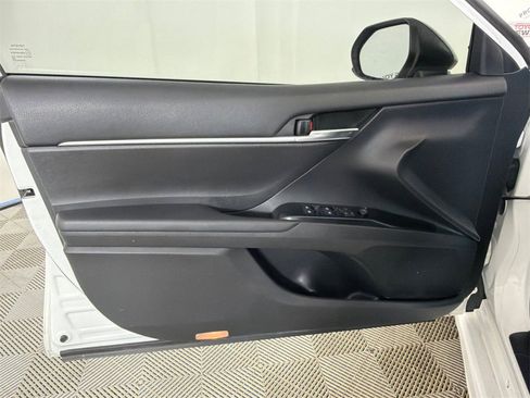 Used 2019 Toyota Camry SE image 10