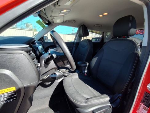 Used 2016 Kia Soul + FWD image 14