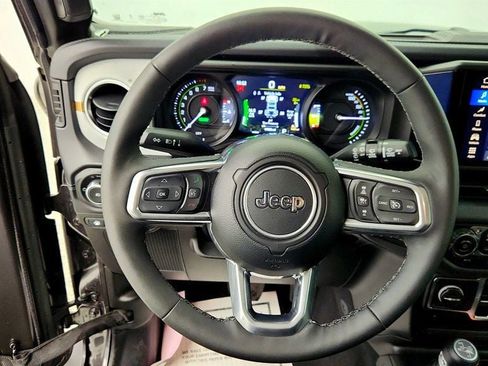 Used 2025 Jeep Wrangler Unlimited Sahara image 13