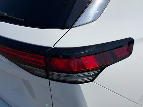 Certified 2025 Volkswagen Tiguan SE AWD/4WD image 6