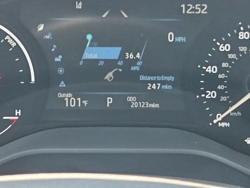 Certified 2026 Toyota Sienna XLE FWD image 30