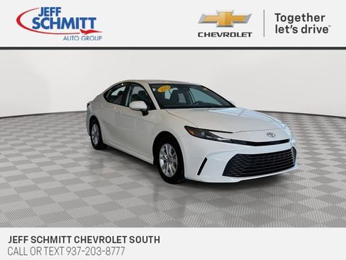 Used 2025 Toyota Camry LE image 2