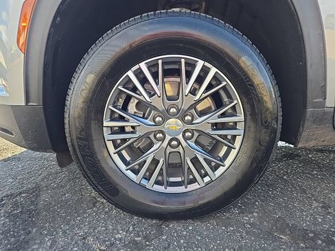 Used 2025 Chevrolet Traverse LT FWD image 10