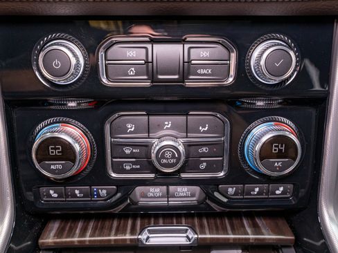 Used 2024 GMC Yukon XL Denali w/ Advanced Technology Package AWD/4WD image 23
