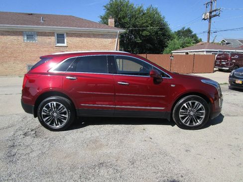 Used 2017 Cadillac XT5 Premium Luxury FWD image 2
