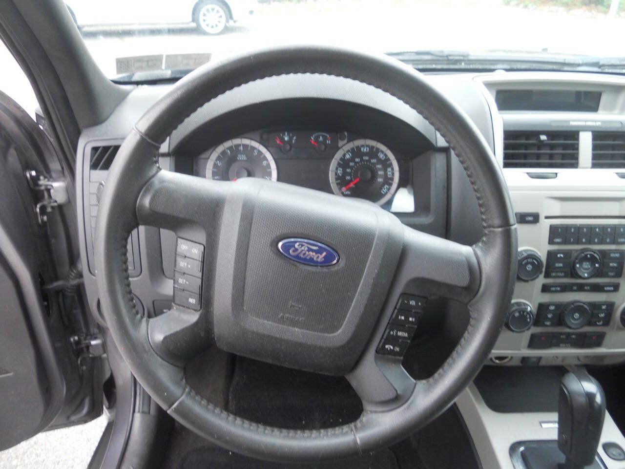 Used 2011 Ford Escape XLT w/ 203A Rapid Spec Order Code FWD image 12