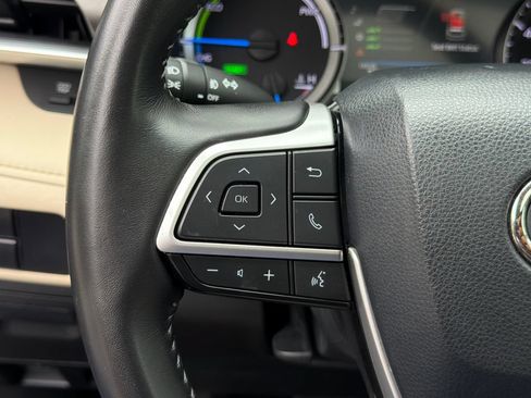 Used 2023 Toyota Highlander XLE AWD/4WD image 27