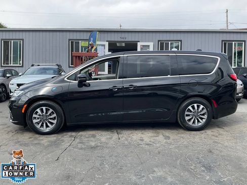 Used 2023 Chrysler Pacifica Touring-L FWD image 5