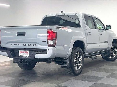Used 2019 Toyota Tacoma TRD Sport image 13