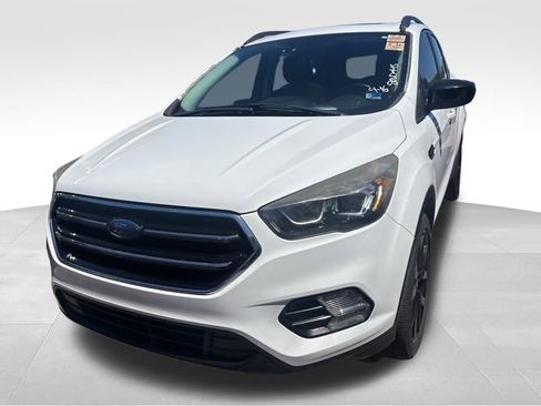 Used 2017 Ford Escape SE w/ Equipment Group 201A AWD/4WD image 2