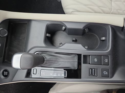 New 2026 Nissan Sentra SR FWD image 22