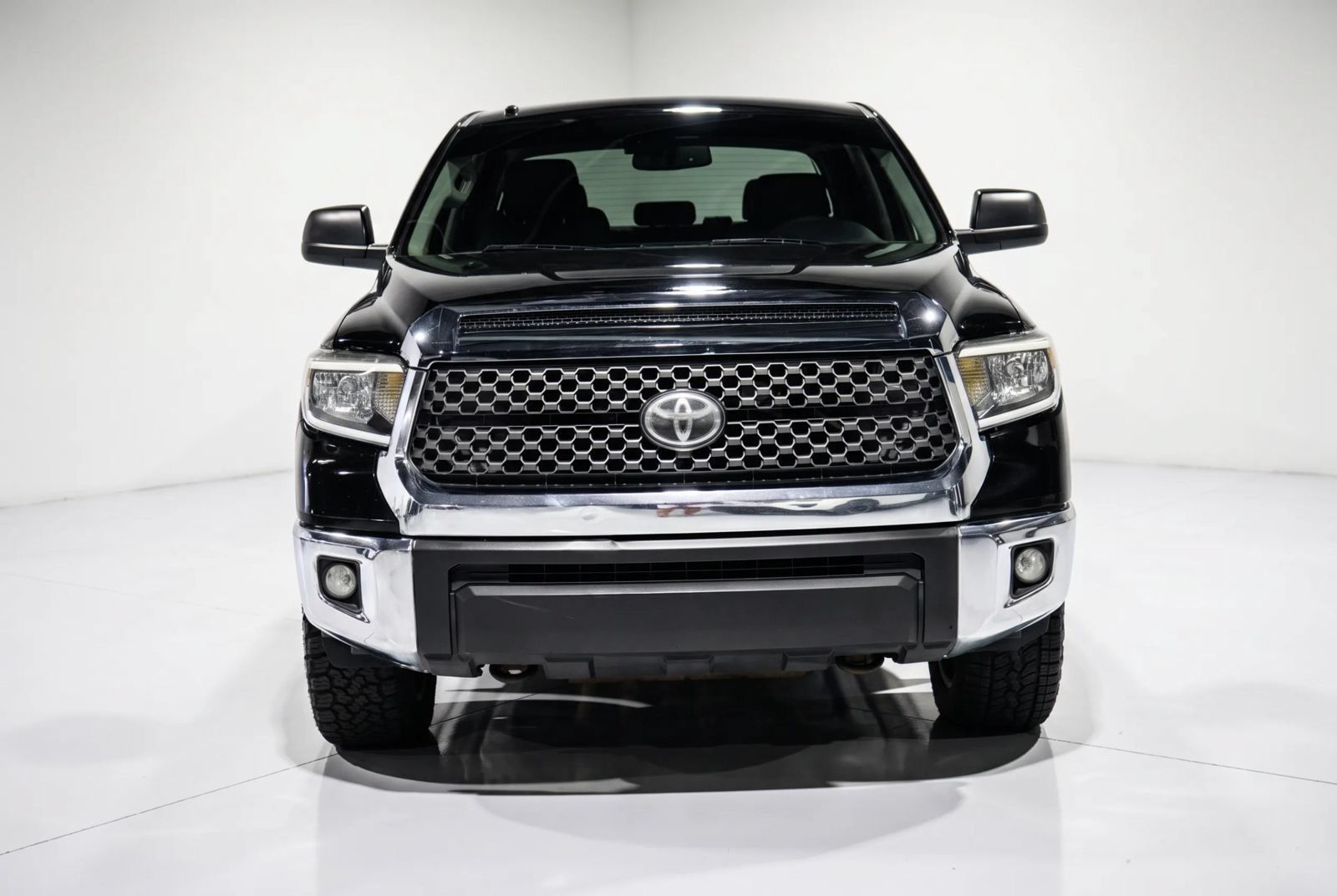 Used 2019 Toyota Tundra SR5 w/ SR5 Upgrade Package AWD/4WD image 4