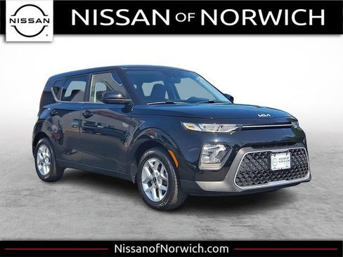 Used 2022 Kia Soul LX w/ Technology Package FWD image 1