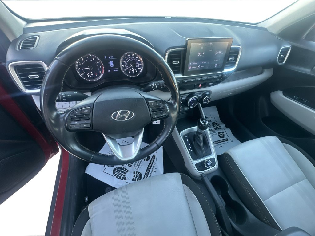 Used 2022 Hyundai Venue SEL FWD image 31