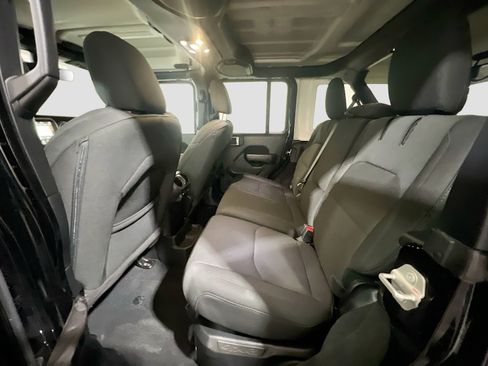 Used 2023 Jeep Wrangler Unlimited AWD/4WD image 17