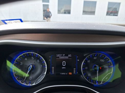 Used 2020 Chrysler Voyager Lxi image 19