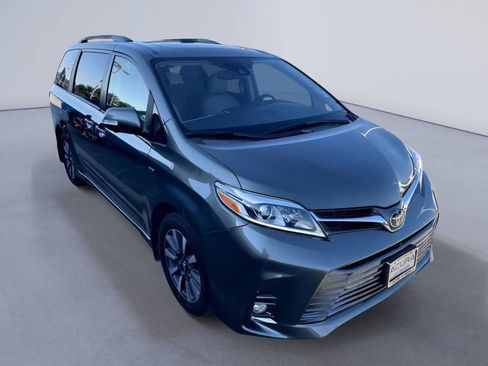 Used 2019 Toyota Sienna Limited Premium w/ Carpet Mat Package AWD/4WD image 4