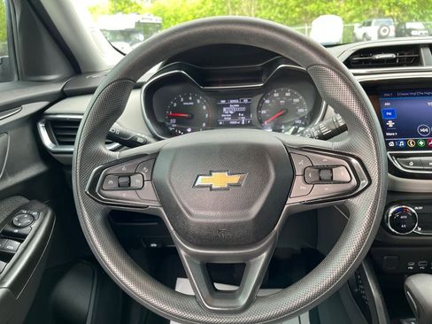 Used 2021 Chevrolet TrailBlazer LT w/ Convenience Package FWD image 16