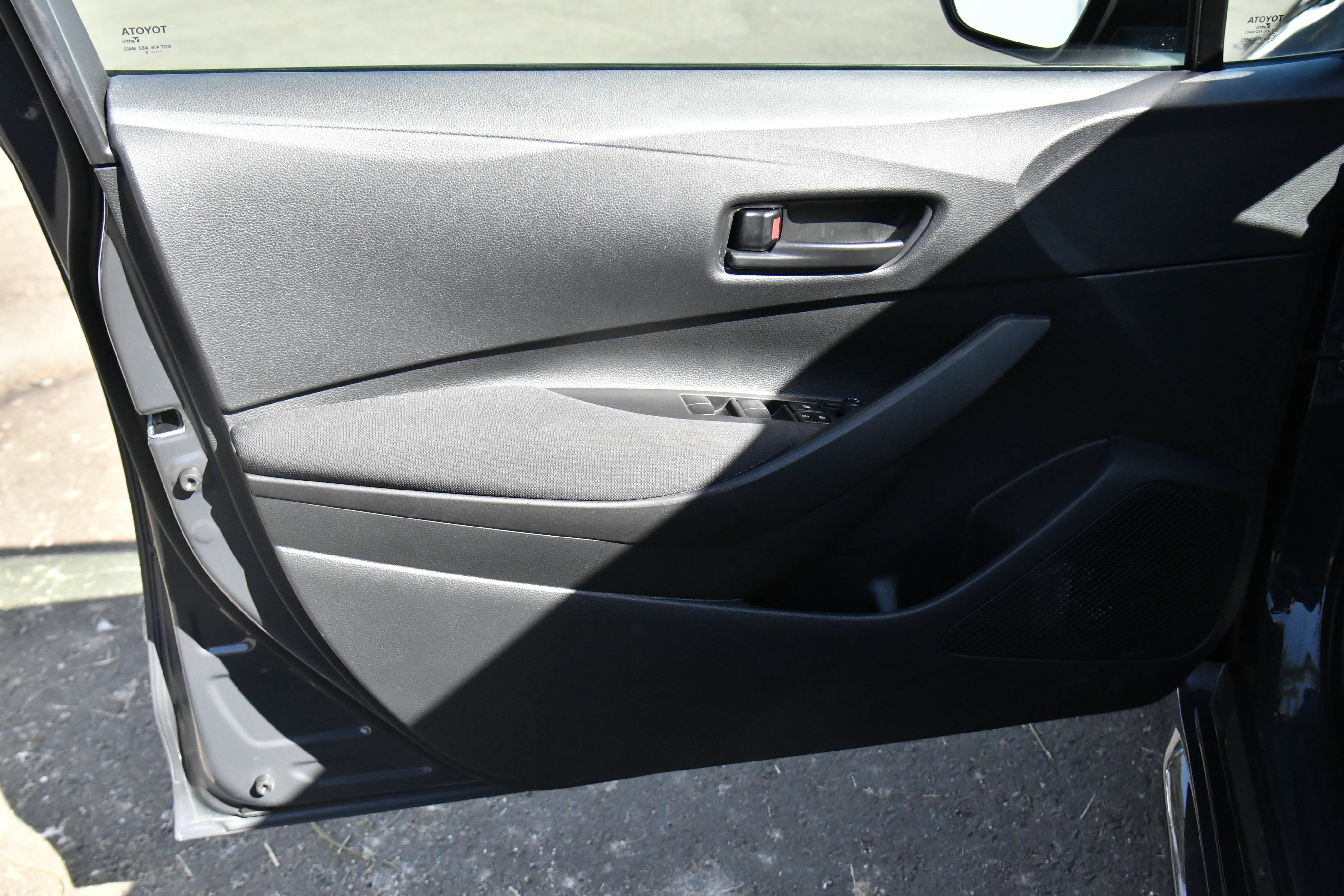 Used 2025 Toyota Corolla LE FWD image 13