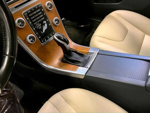 Used 2017 Volvo XC60 T5 Inscription w/ Preferred Option Package image 16