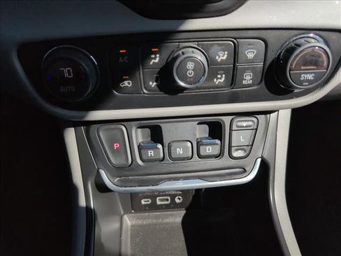 Used 2019 GMC Terrain SLT w/ Preferred Package image 28