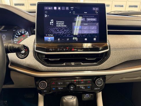 Used 2022 Jeep Compass Latitude w/ Sun and Sound Group image 17