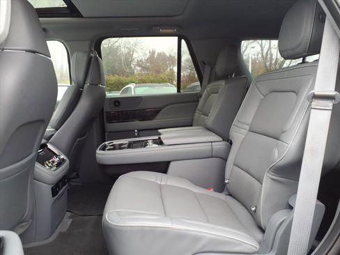 Used 2019 Lincoln Navigator Reserve image 23