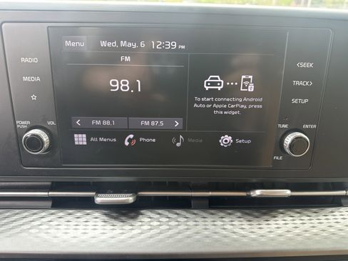 Used 2022 Kia Carnival LX FWD image 17