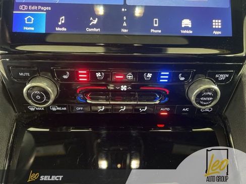 Used 2022 Jeep Grand Cherokee L Overland w/ Luxury Tech Group IV AWD/4WD image 25