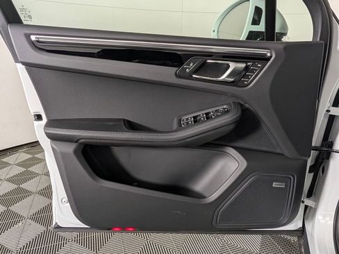 New 2026 Porsche Macan image 25