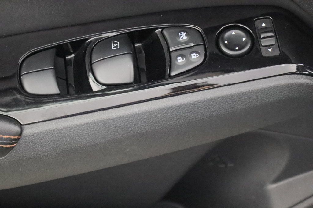 Used 2024 Nissan Altima 2.5 SR FWD image 14