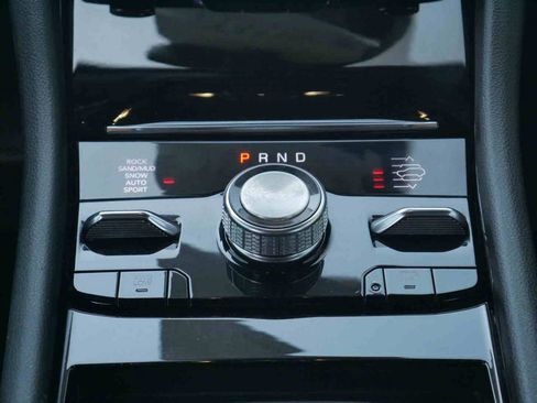 Certified 2022 Jeep Grand Cherokee Overland w/ MOPAR Finishing Package AWD/4WD image 8