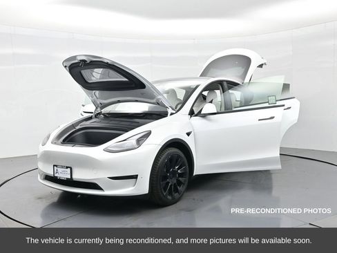 Used 2022 Tesla Model Y Long Range image 33
