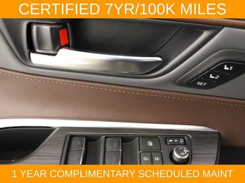 Used 2024 Toyota Venza XLE AWD/4WD image 15