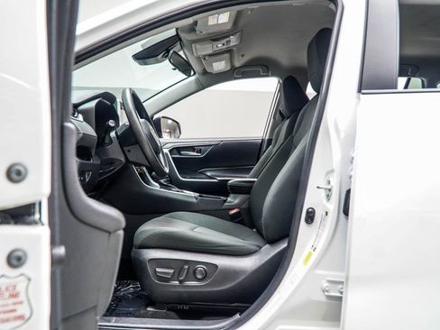 Used 2024 Toyota RAV4 XLE image 37