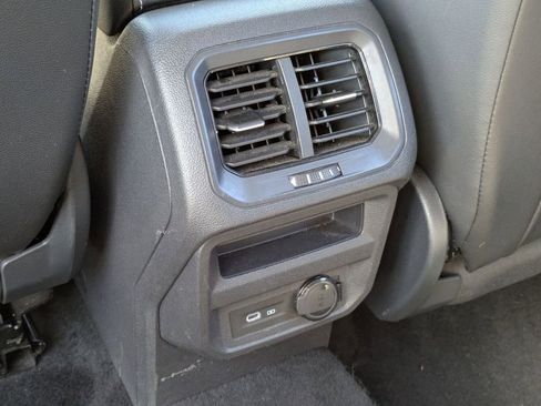 Used 2024 Volkswagen Tiguan SE image 26