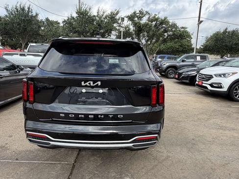 Used 2022 Kia Sorento S FWD image 6